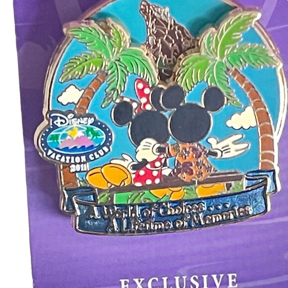 Disney Vacation Club 2011 World of Choices Mickey & Minnie Mouse Spinner Pin - Picture 8 of 8